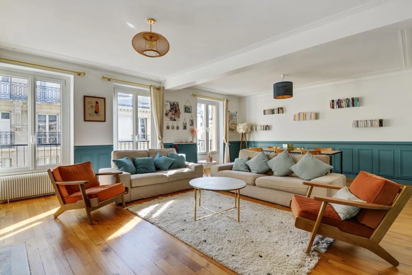 Living room in Family apartment in the heart of Levallois - 1