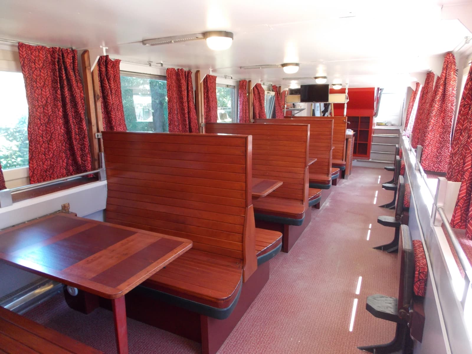 Space Train carriage transformed into an unusual dwelling - 2
