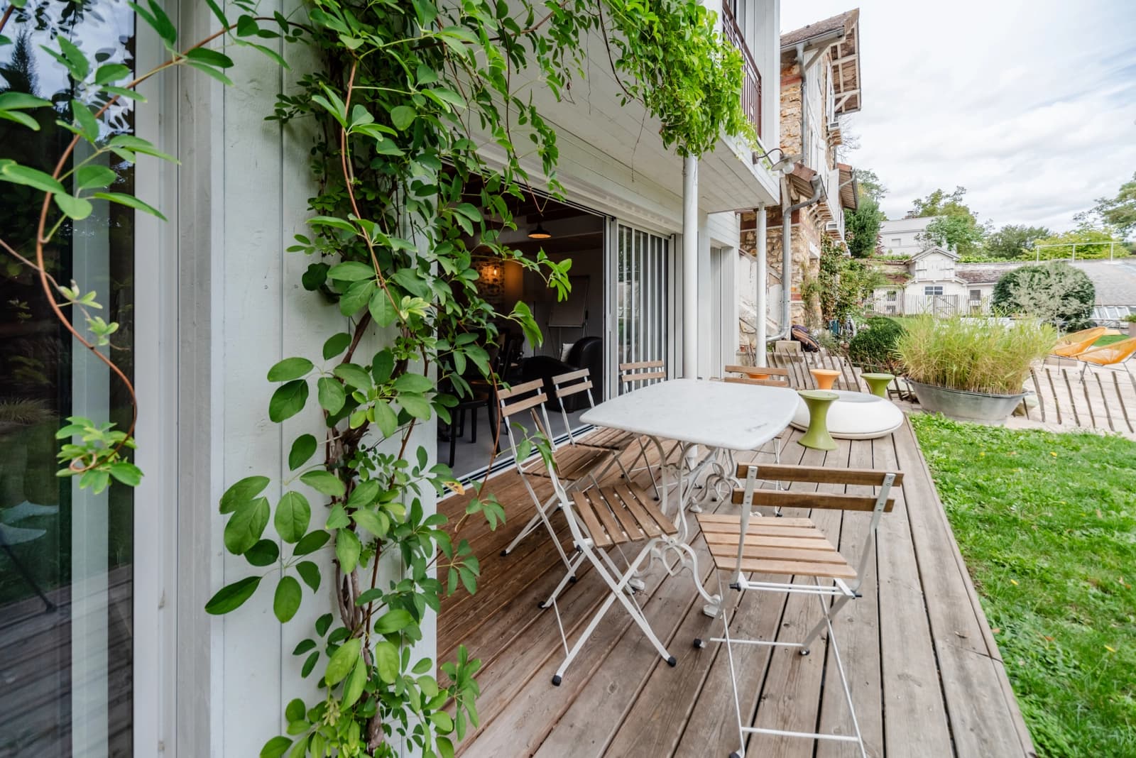 Salle de réunion dans Près de Paris: maison d'architecte en bois esprit "Loft" - 1