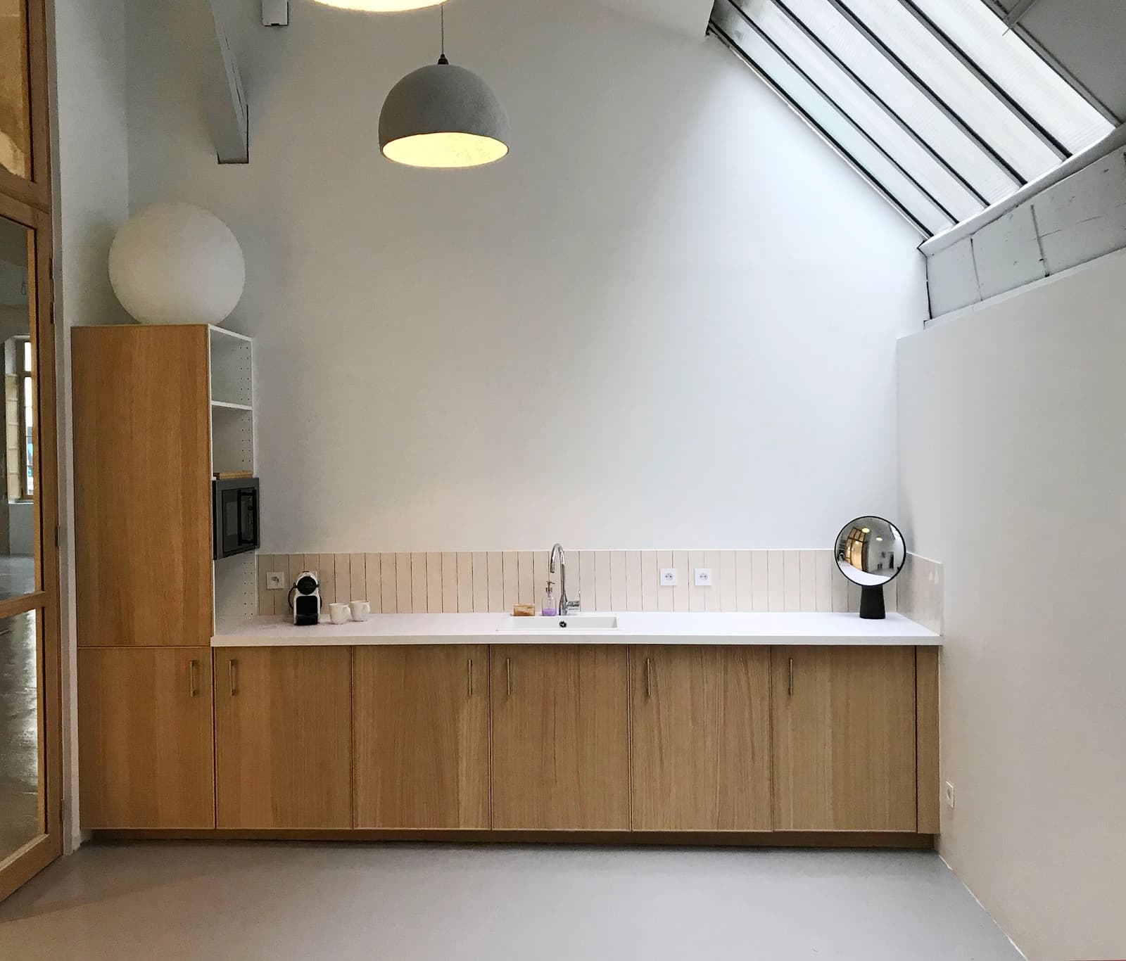 Bathroom in Gallery with a clean, bright design - 1