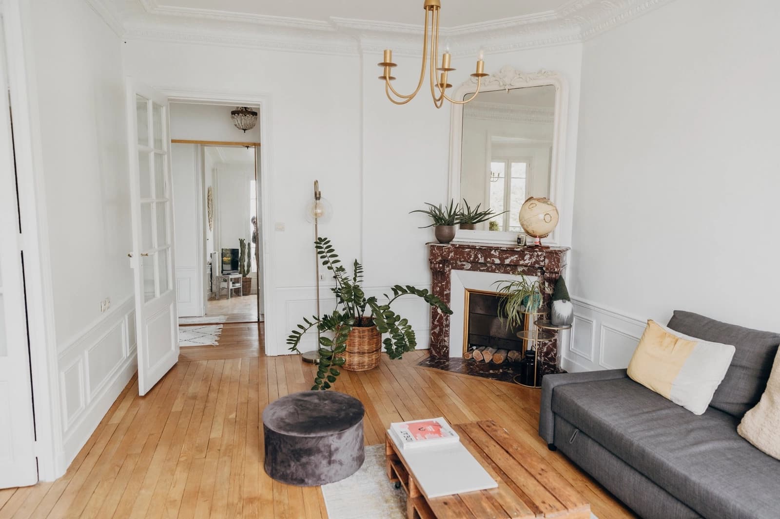 Living room in Warm and bright Haussmann apartment - 0