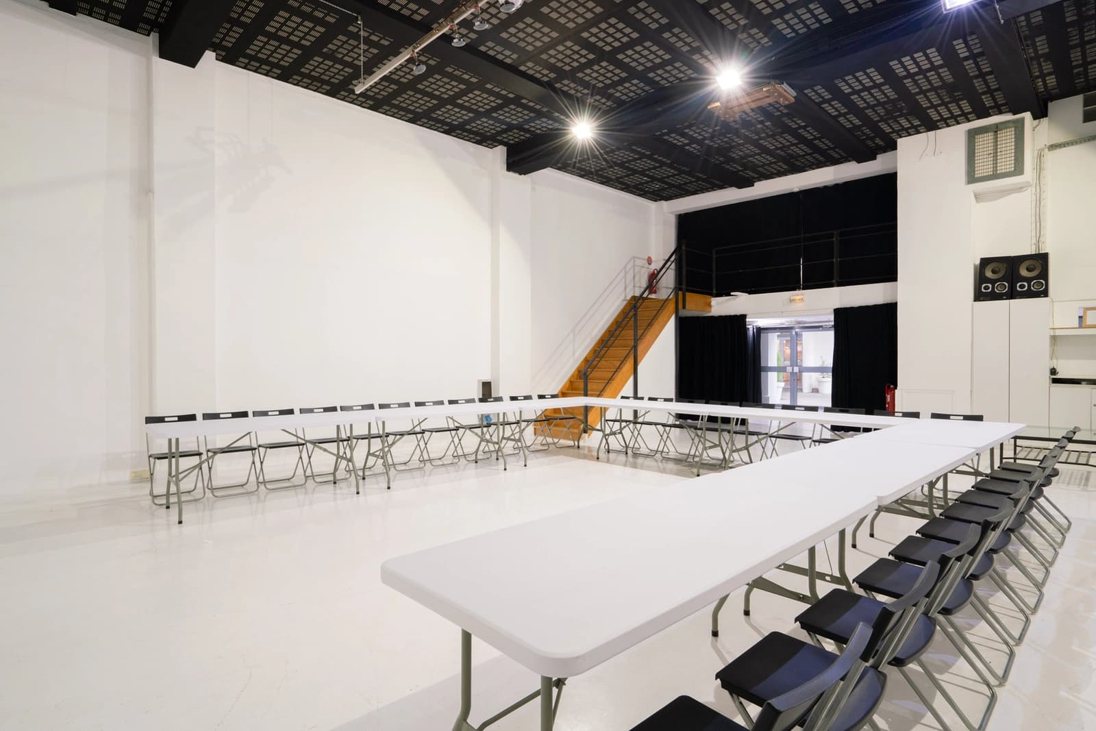 Meeting room in Very functional studio space - 0
