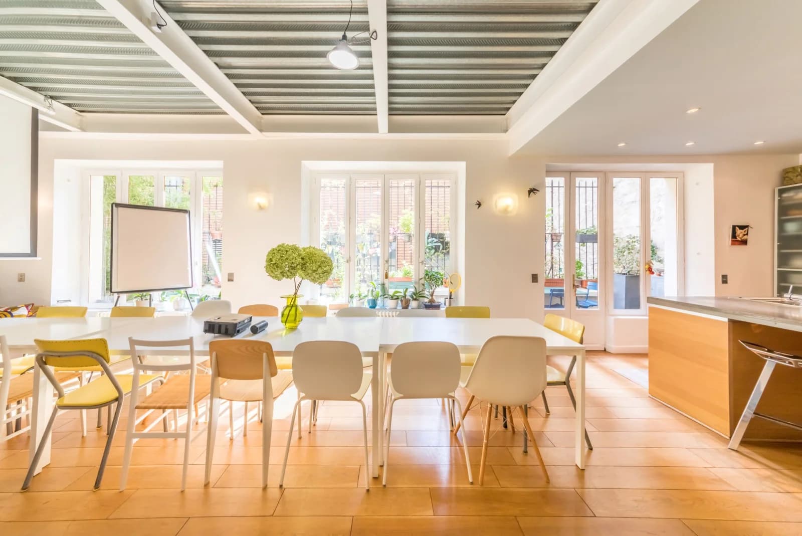 Salle de réunion dans Duplex atypique d'Alain: un nid cosy et lumineux - 1