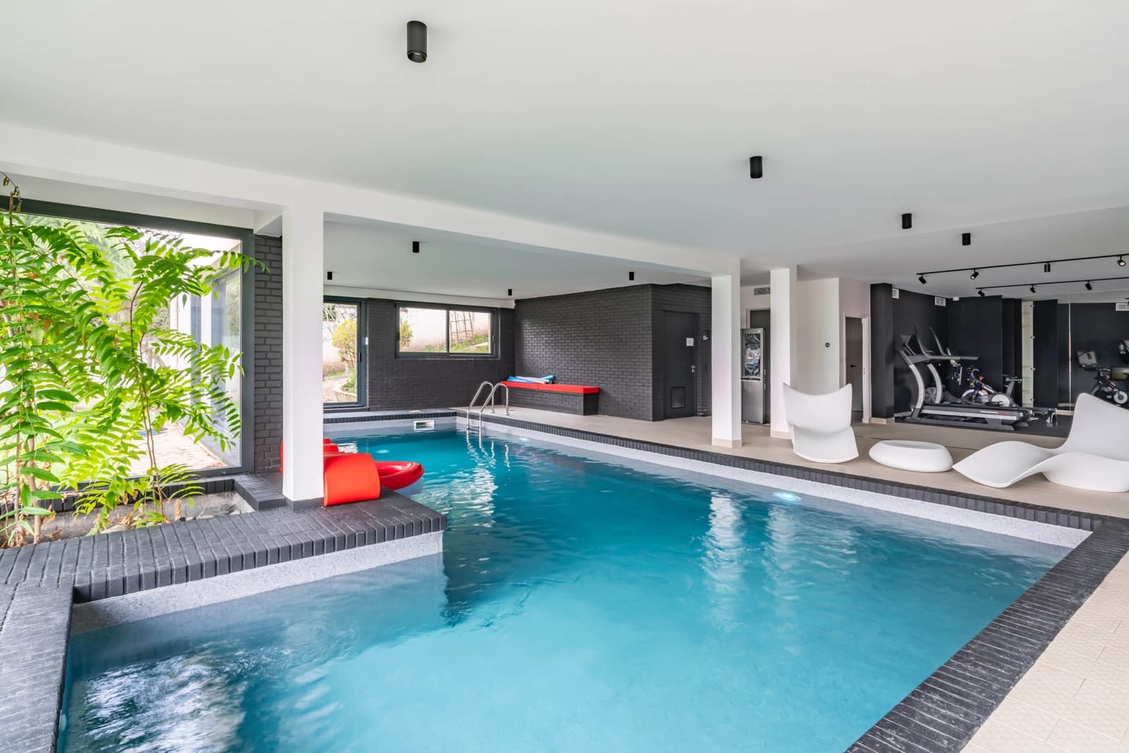 Espace Superbe piscine couverte et chauffée, espace privatif - 2