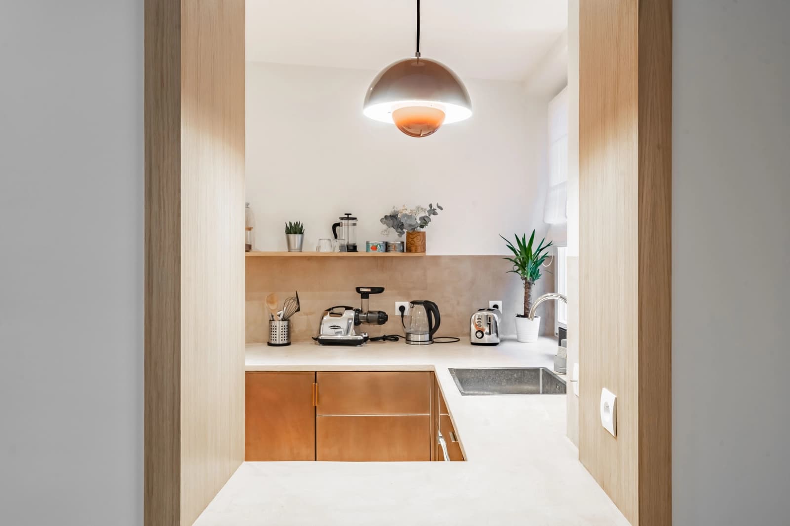 Cuisine dans Magnifique appartement d'architecte, design unique - 1
