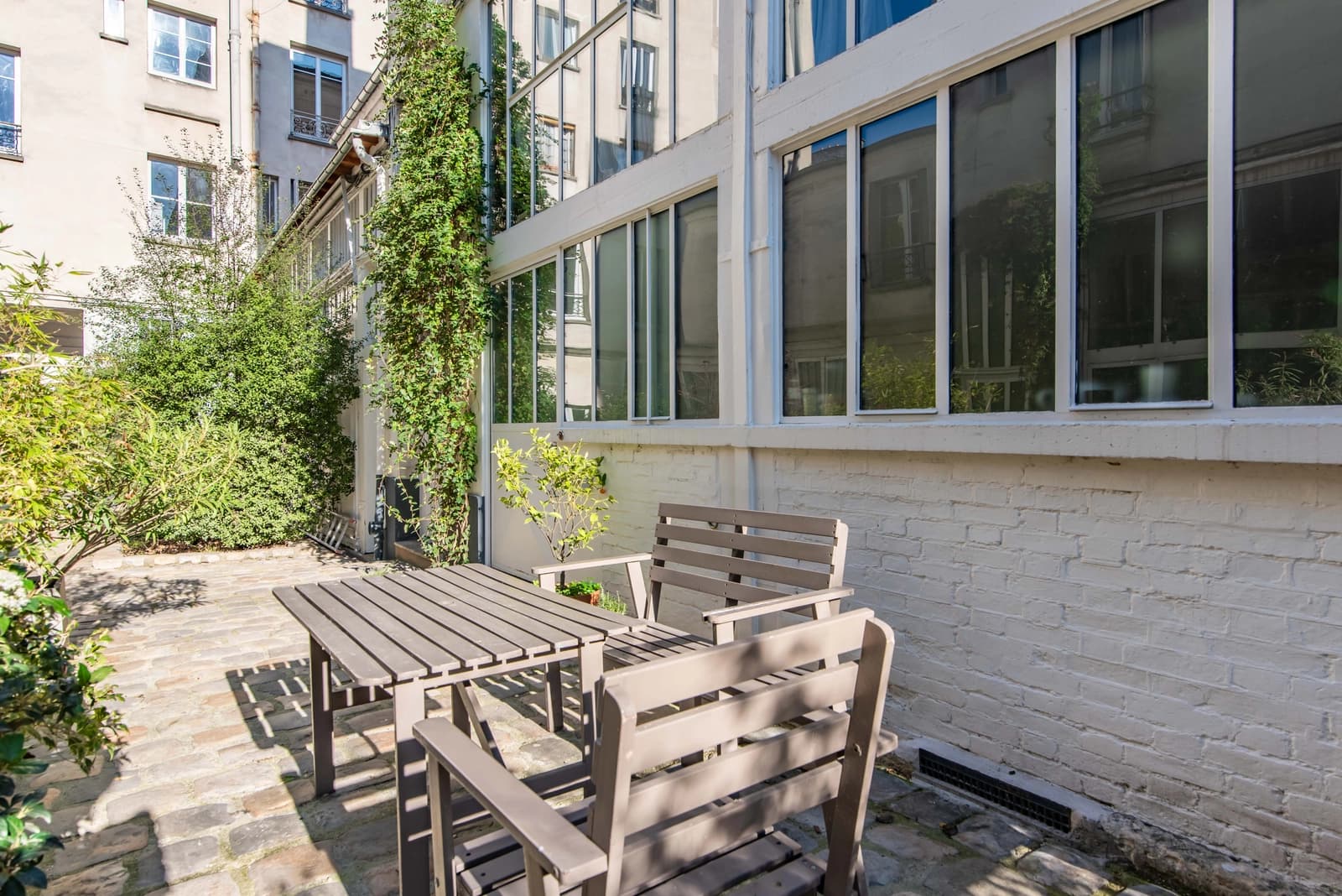 Salle de réunion dans Un loft-atelier d'artiste, espace de vie et de création - 1