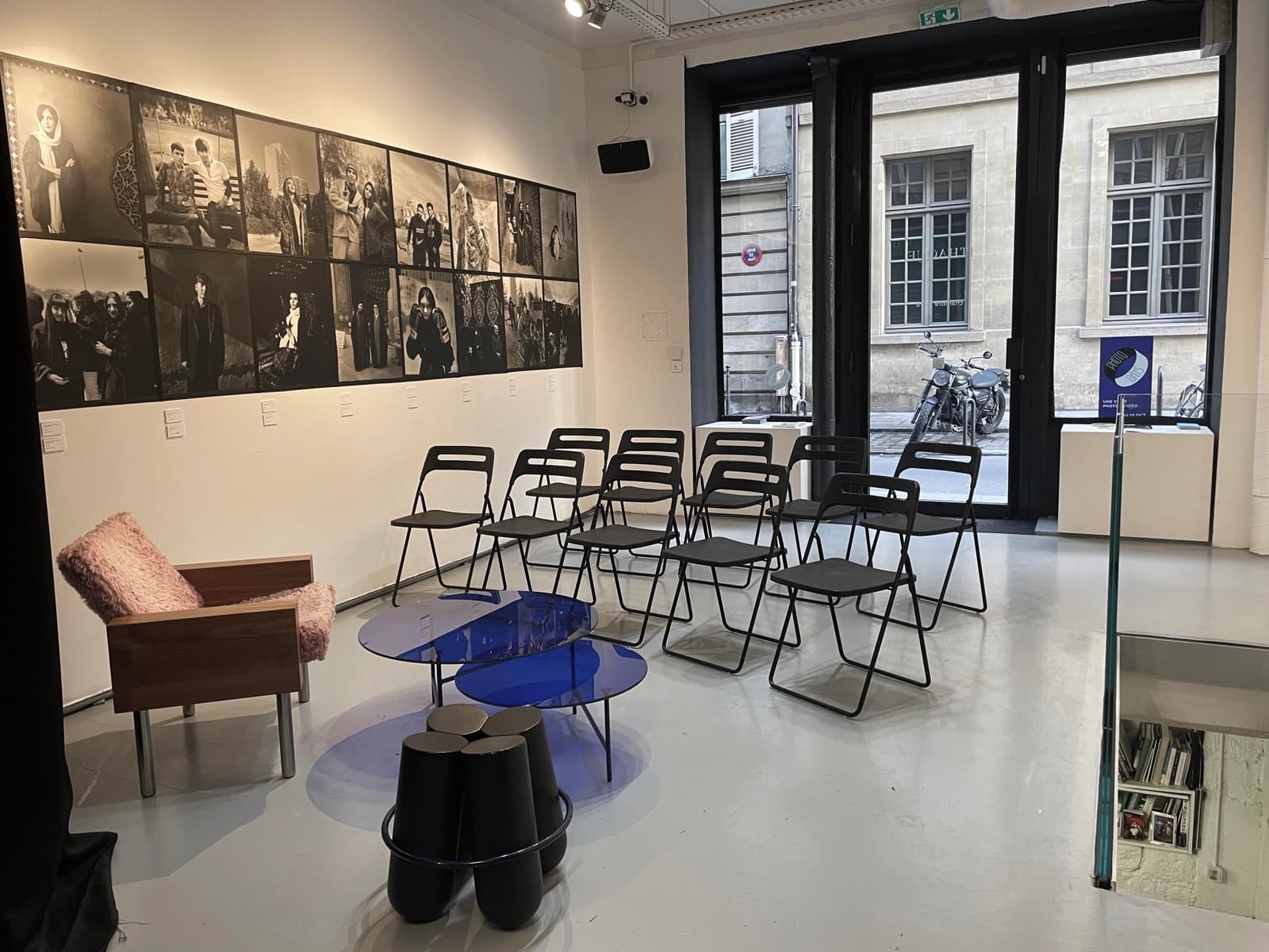 Salon dans Marais: chambre noire et galerie d'art contemporain - 1