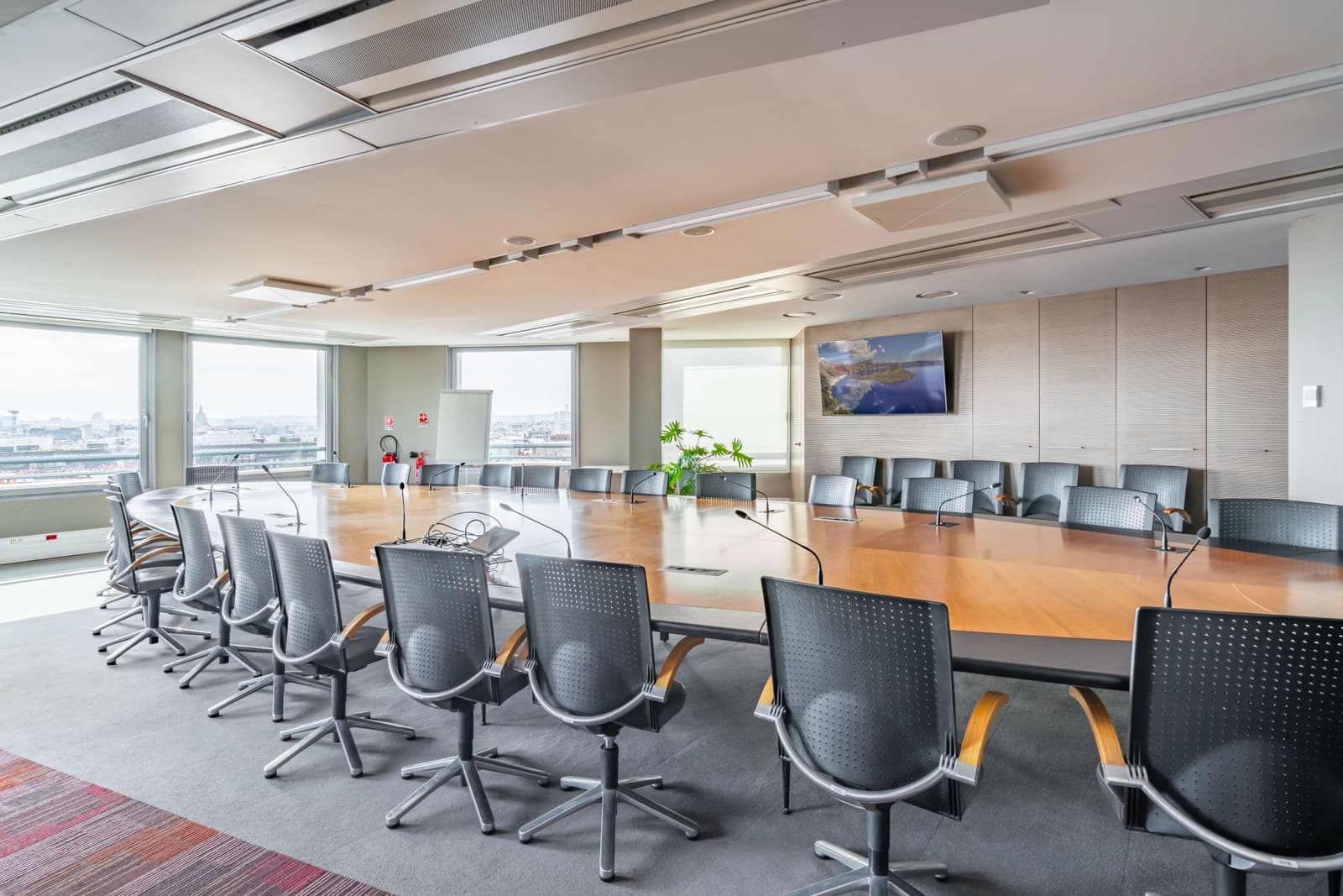 Space Meeting with an impressive view - 1