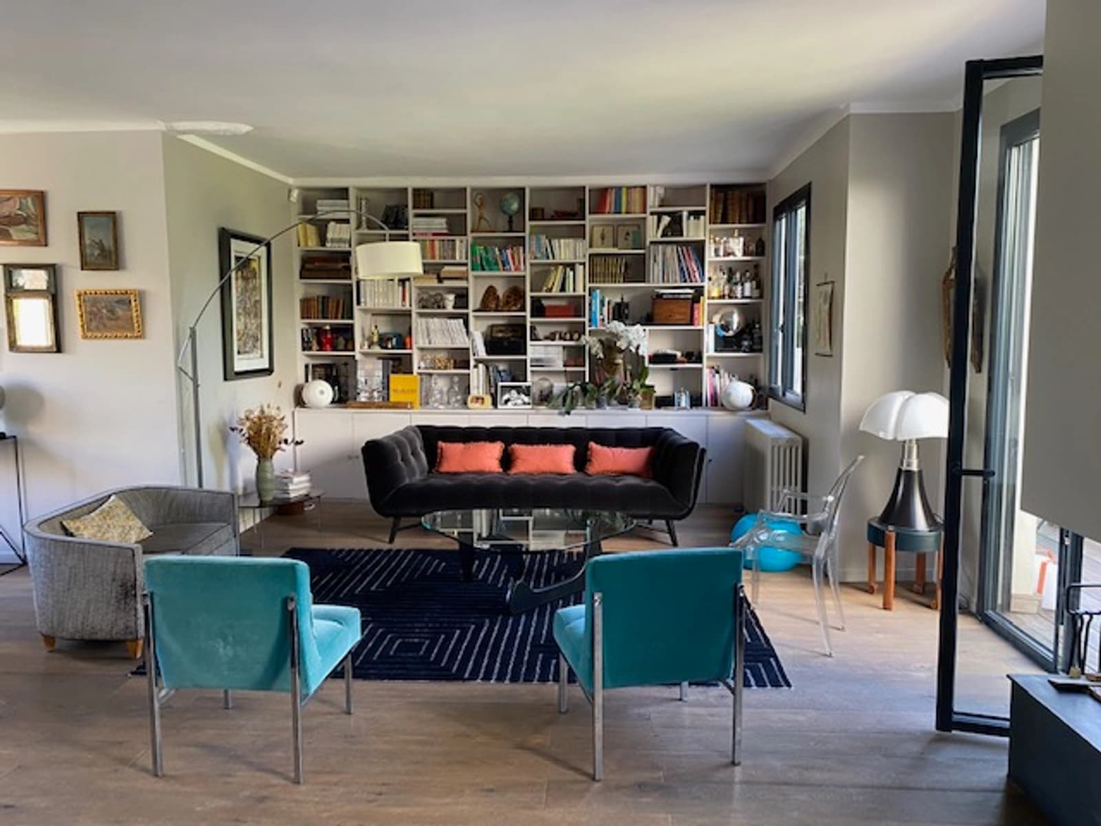 Living room in Charming 1950s house in Colombes - 1