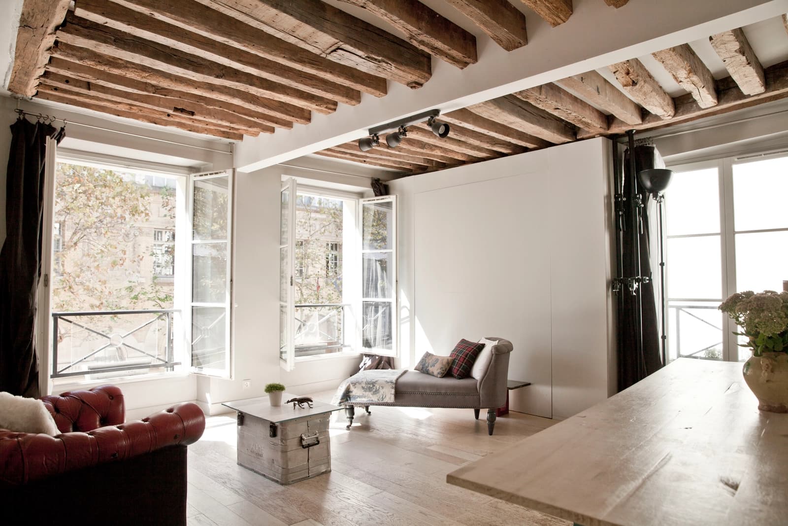 Living room in Atypical studio Haut Marais / Showroom / Shooting - 1