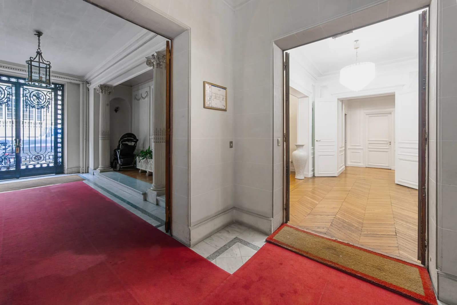 Salon dans Logis urbain offrant une ambiance champêtre et paisible - 1
