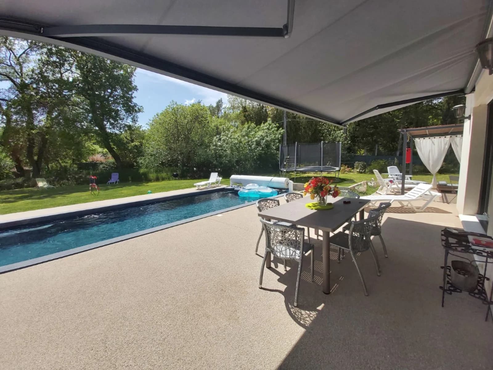 Villa paisible avec sa piscine rafraîchissante