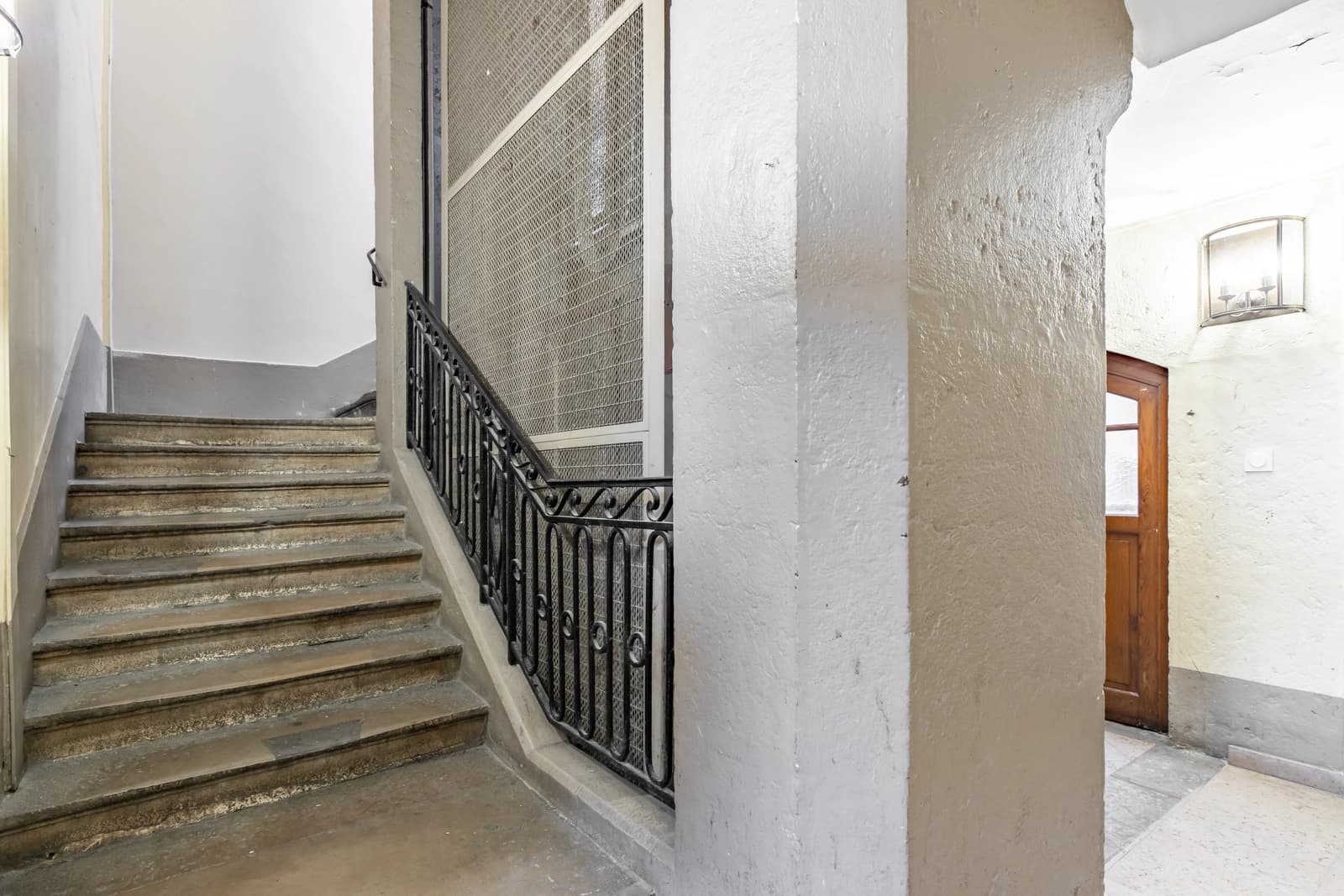 Space Hausmann apartment with Rhone river view - 4