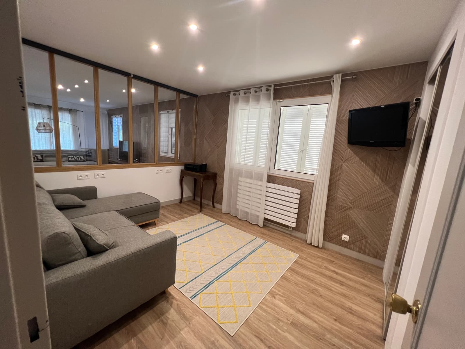 Living room in House on a desperate housewife estate - 1