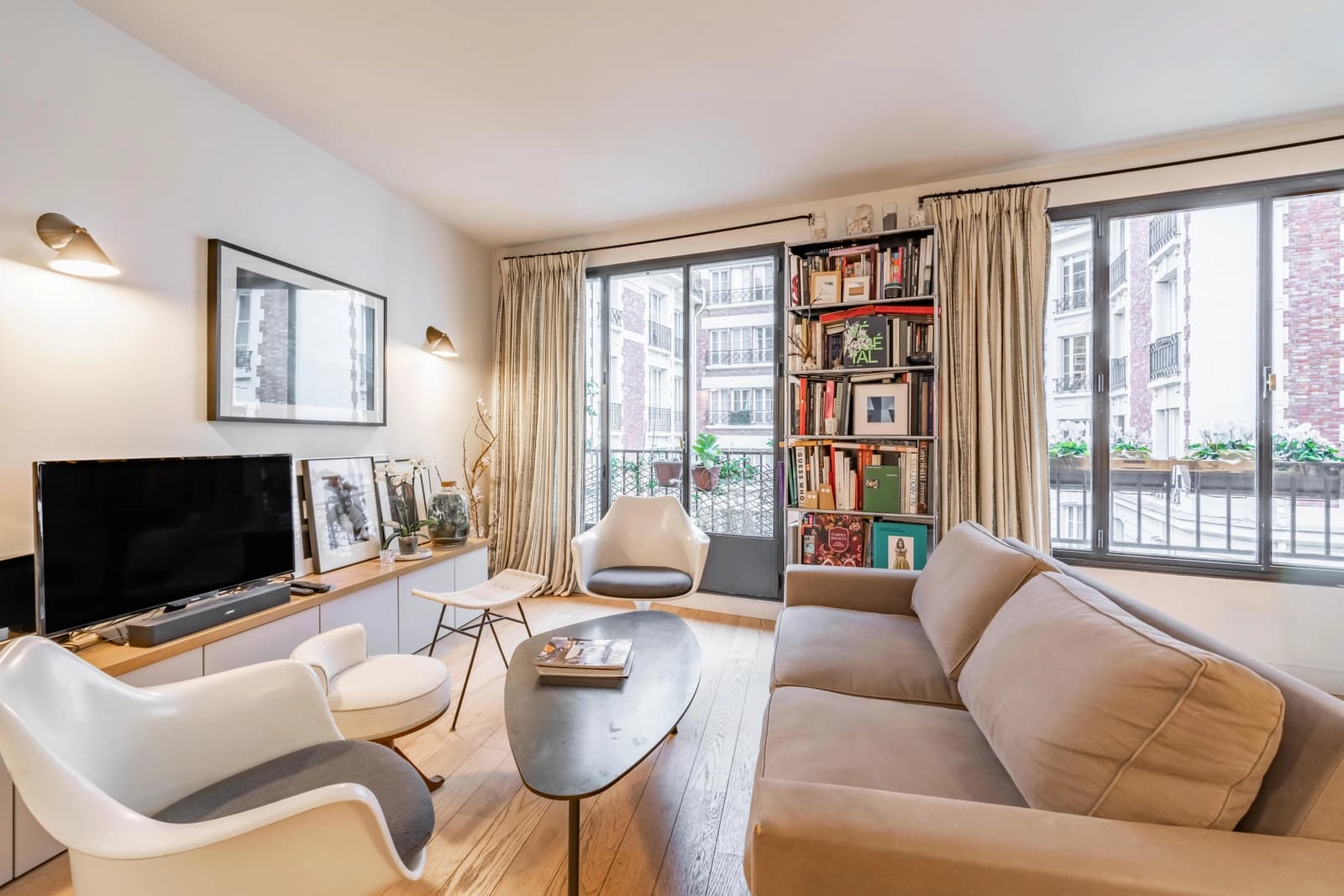 Living room in Very bright and cosy Parisian apartment - 1