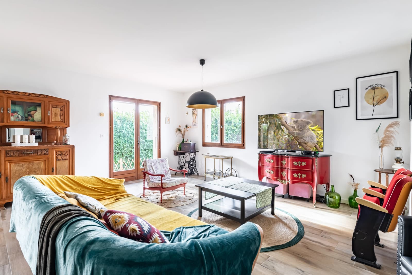 Space Delightfully retro house with garden - 2