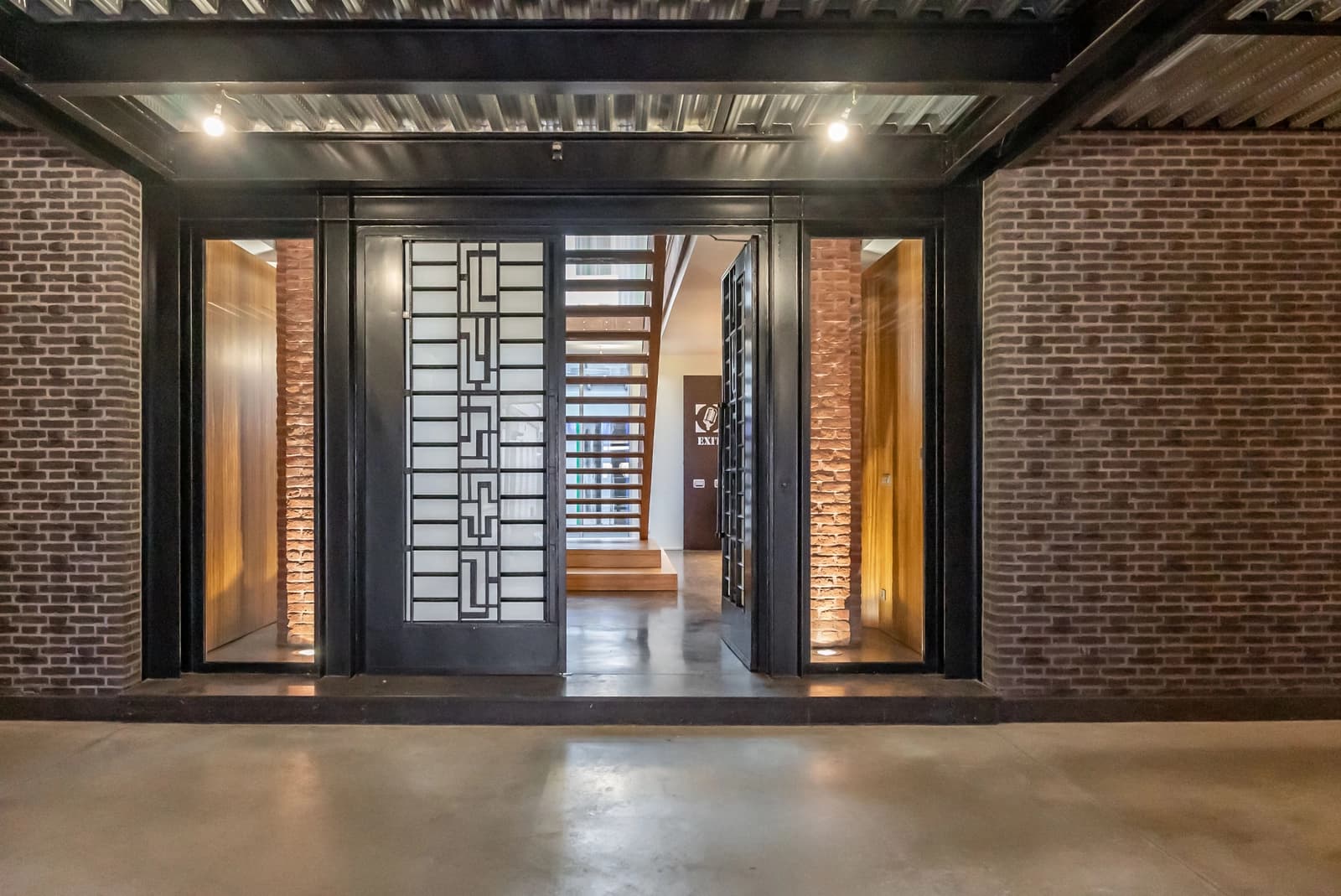 Salon dans Magnifique loft de 450m² avec sa piscine intérieure - 1