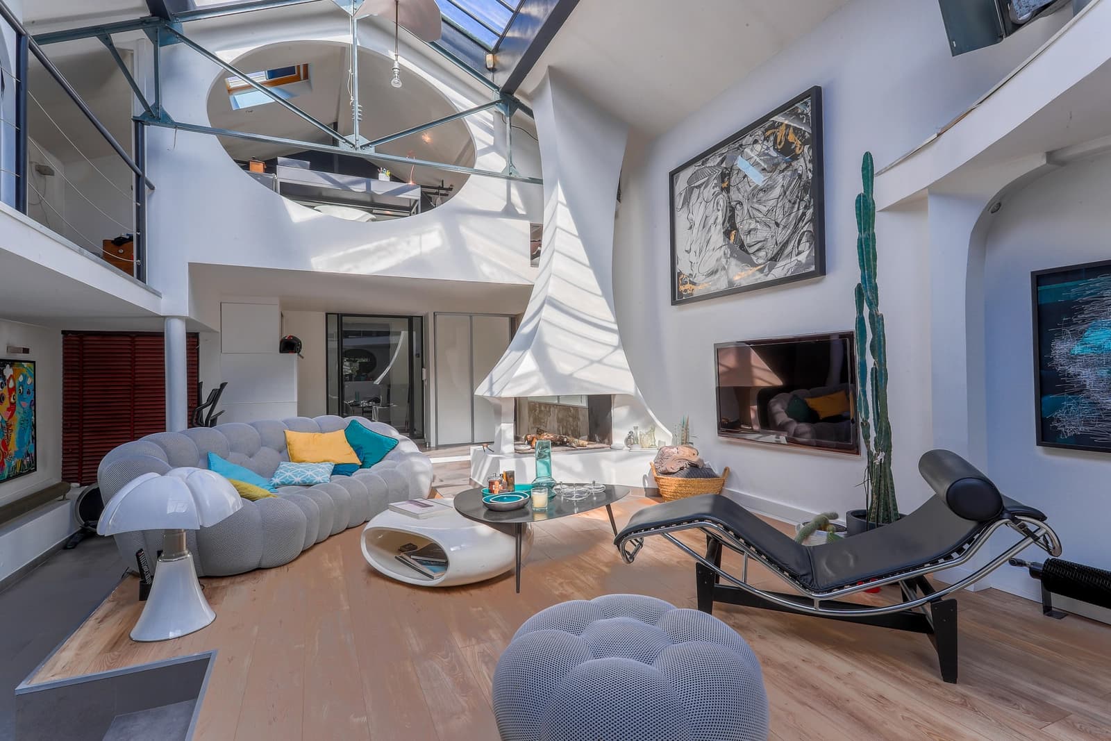 Salon dans Loft contemporain aux volumes ouverts et fluides - 0