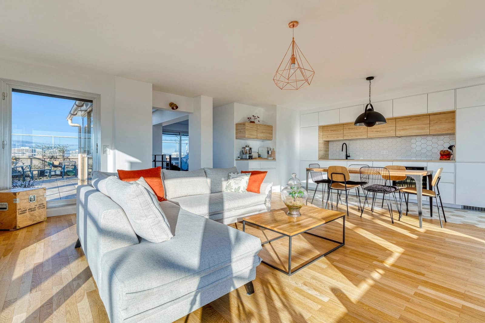 Space Bright top floor with panoramic rooftop - 2