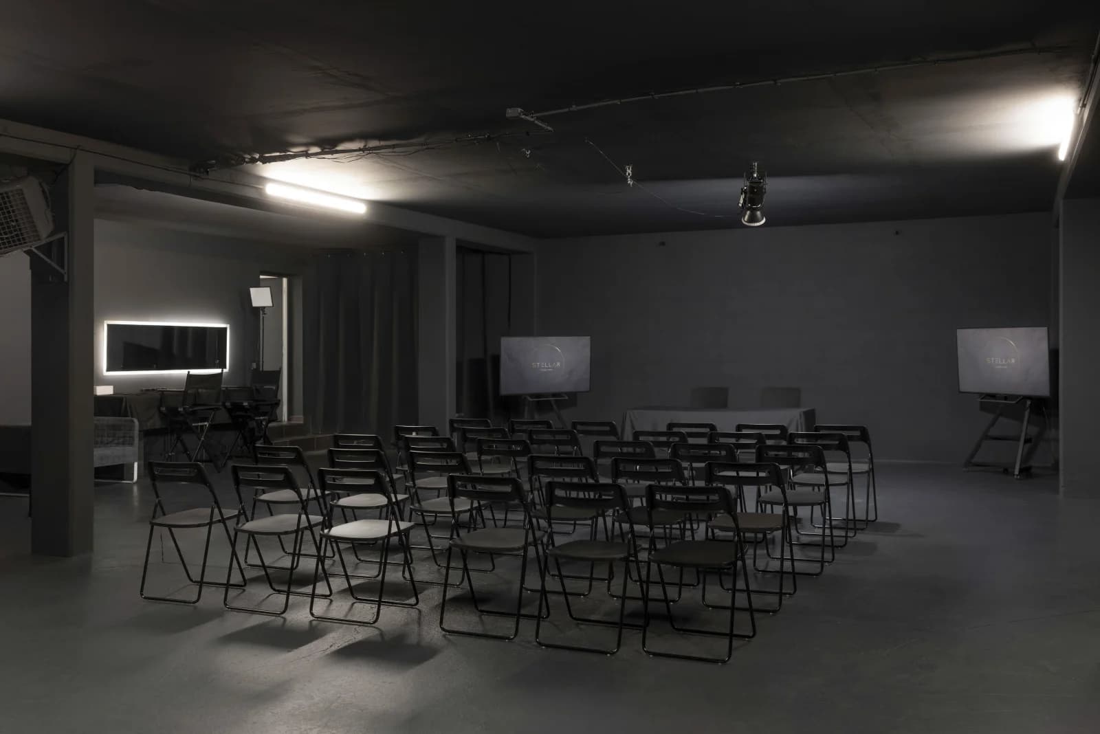 Espace Studio Photo Vidéo 300 m2 à une porte de Paris - 1