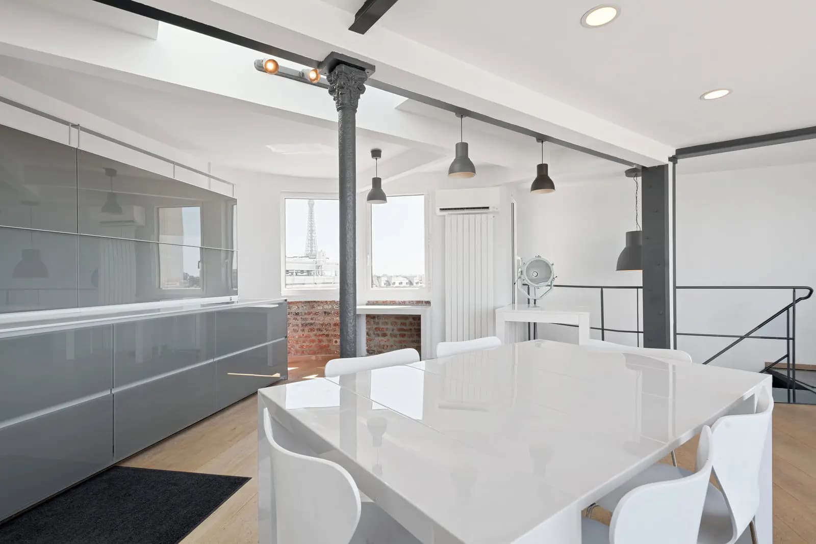 Meeting room in Modern loft with 360° view of Paris & the Eiffel Tower - 1