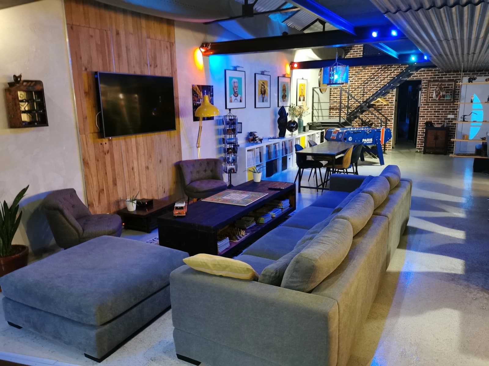 Living room in Loft with indoor pool - 1