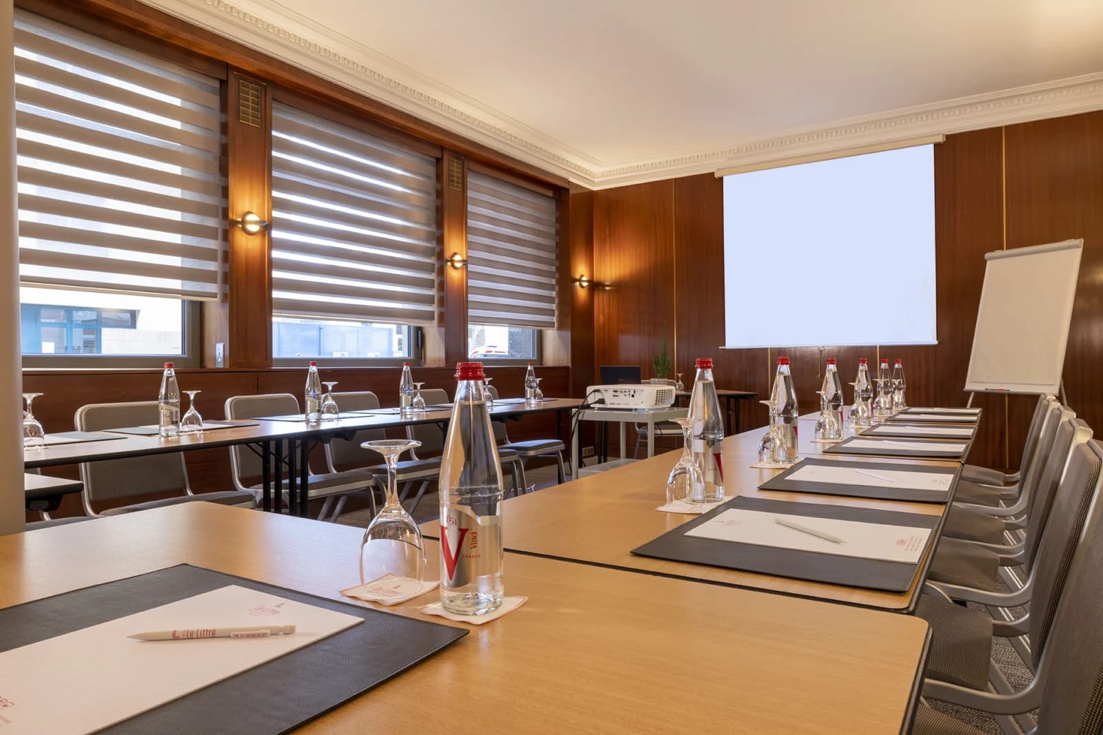 Salle de réunion dans Le Grand Salon: un espace de réception majestueux - 1