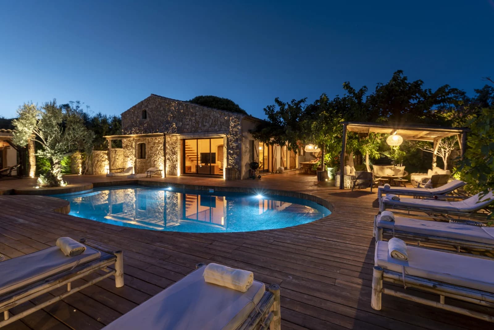 St-Tropez: villa bohème-chic avec vue sur le Golfe