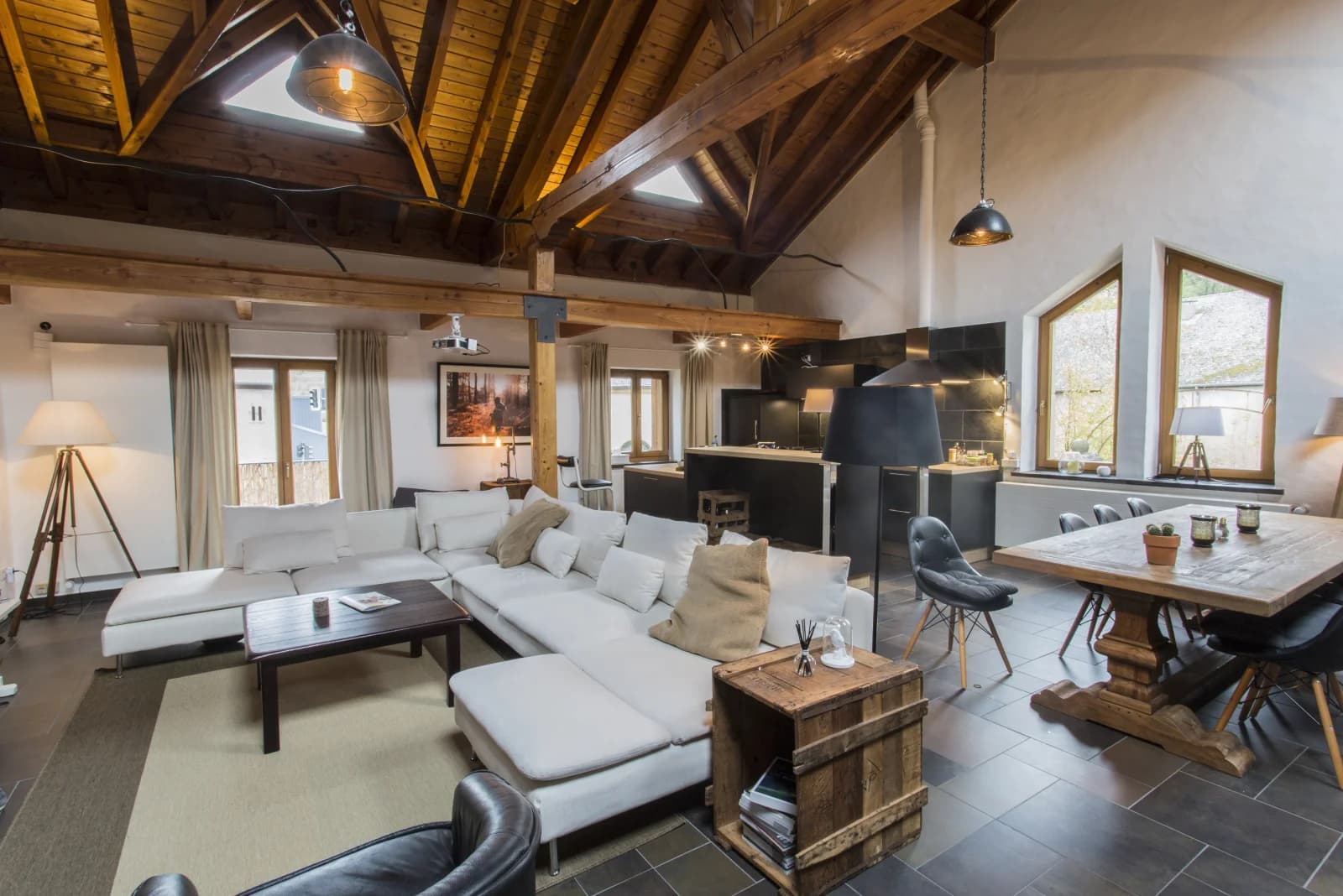 Salon dans Cachet authentique: poutres et pierres dans ce grand loft - 0