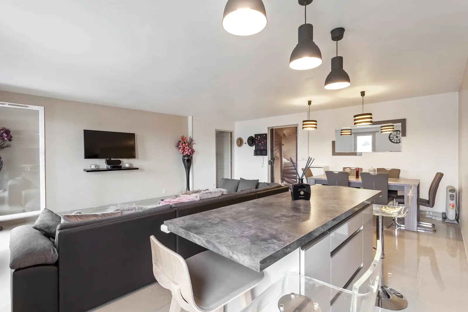 Meeting room in Modern, cozy apartment for working - 1
