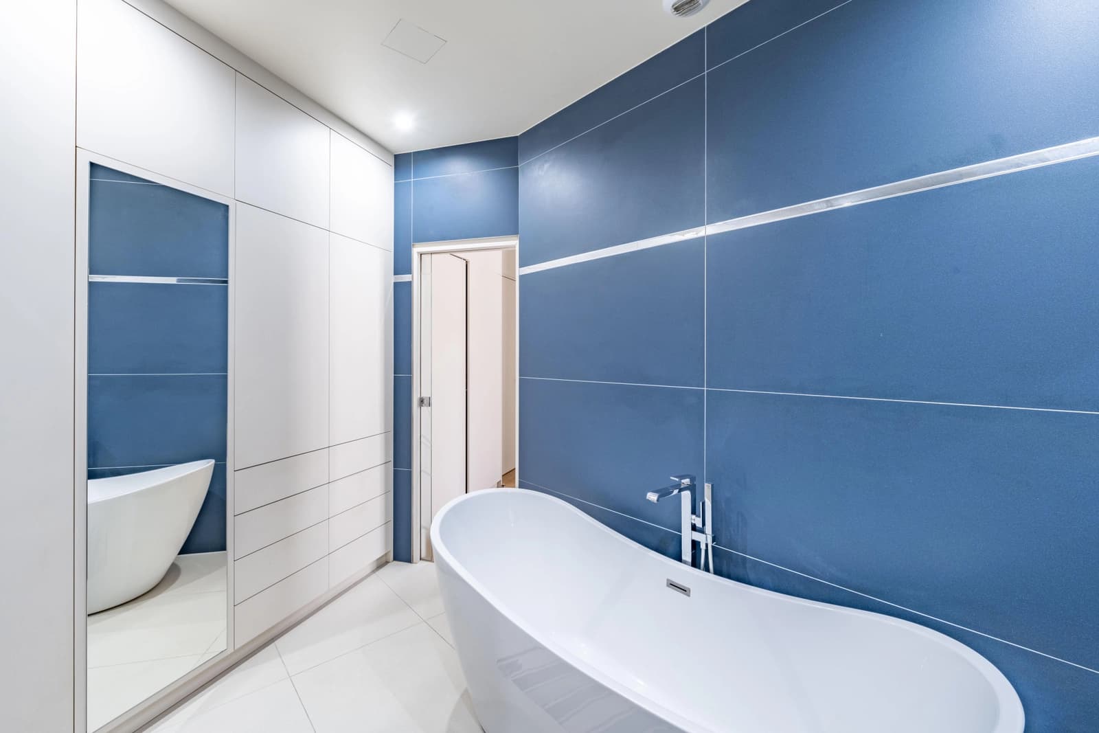 Bathroom in Luxury Haussmann apartment - 1
