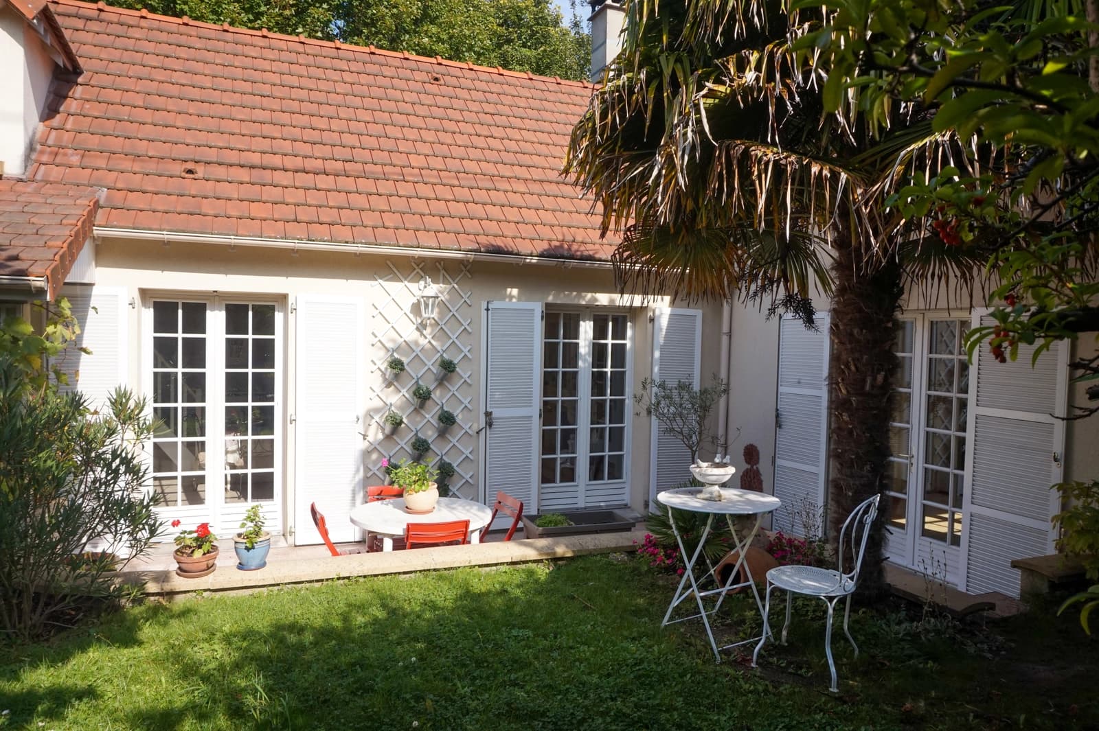 Salle de réunion dans Maison provençale avec un séjour cathédrale lumineux - 1