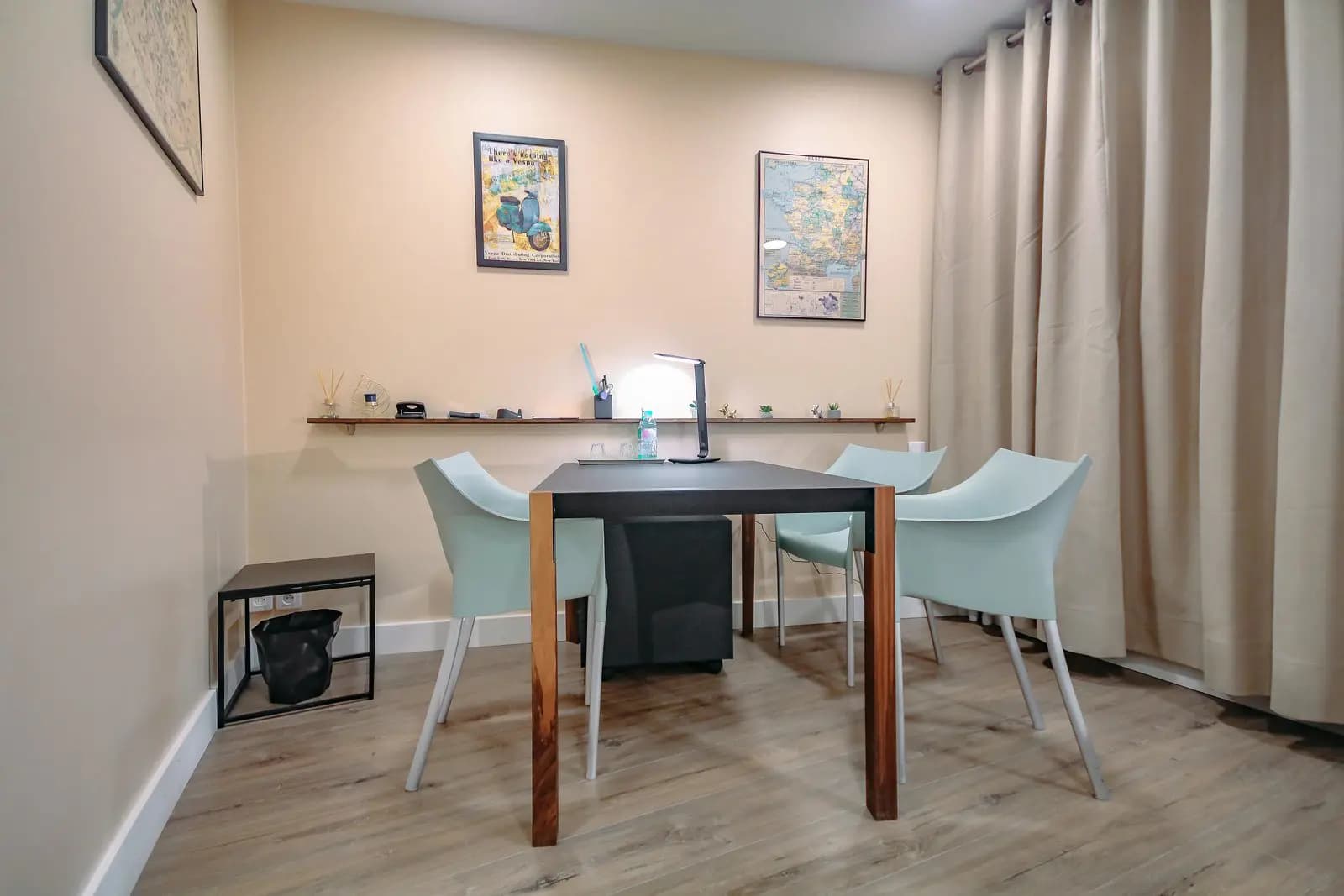 Salle de réunion dans Espace calme, fonctionnel et parfaitement équipé - 1