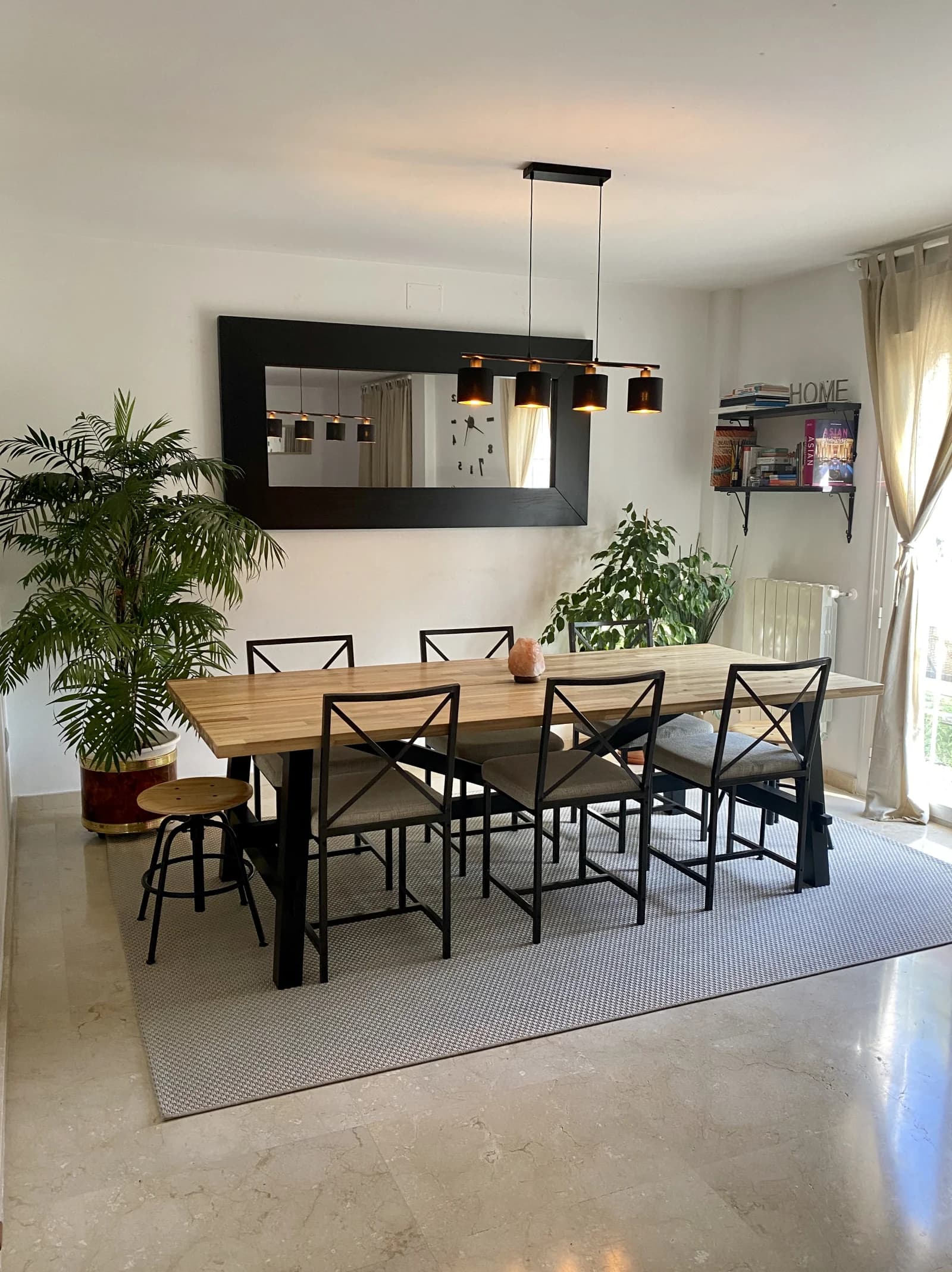 Meeting room in Beautiful living room with garden  - 0