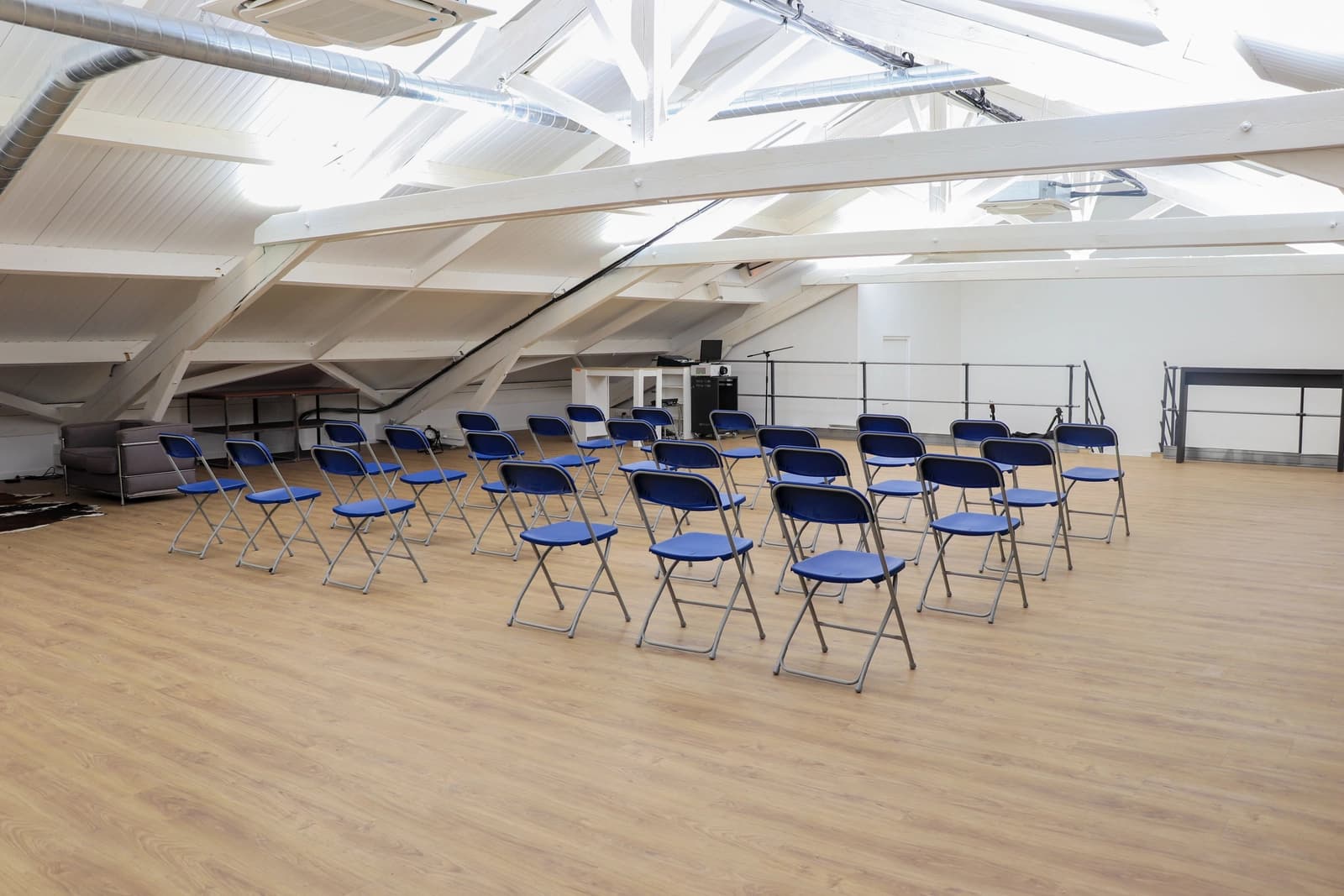 Meeting room in Espace poutres apparentes (line 13 & 14) - 1