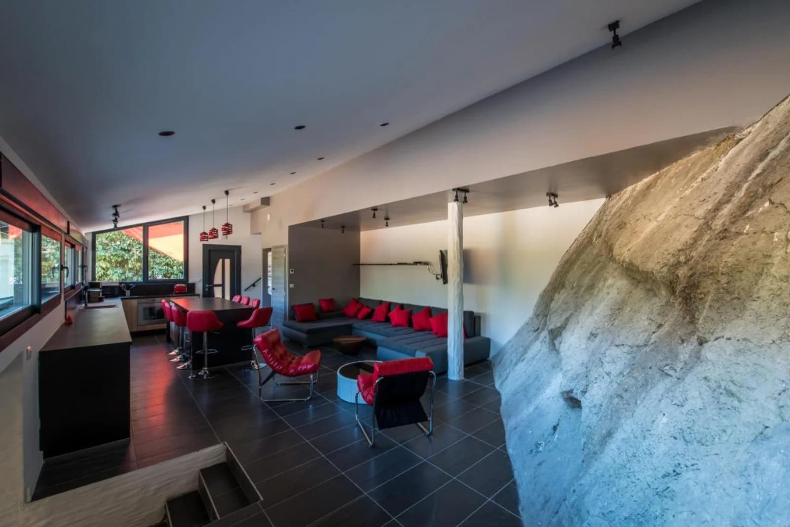 Space House with view of Lake Annecy - 2