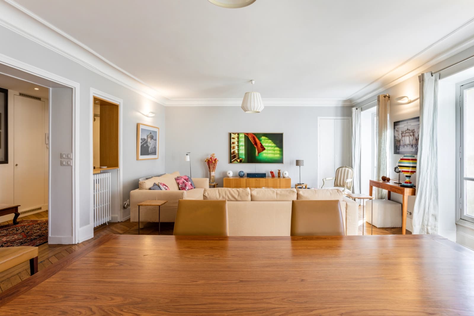 Salon dans Bel appartement au coeur de la célèbre rue des Martyrs - 1