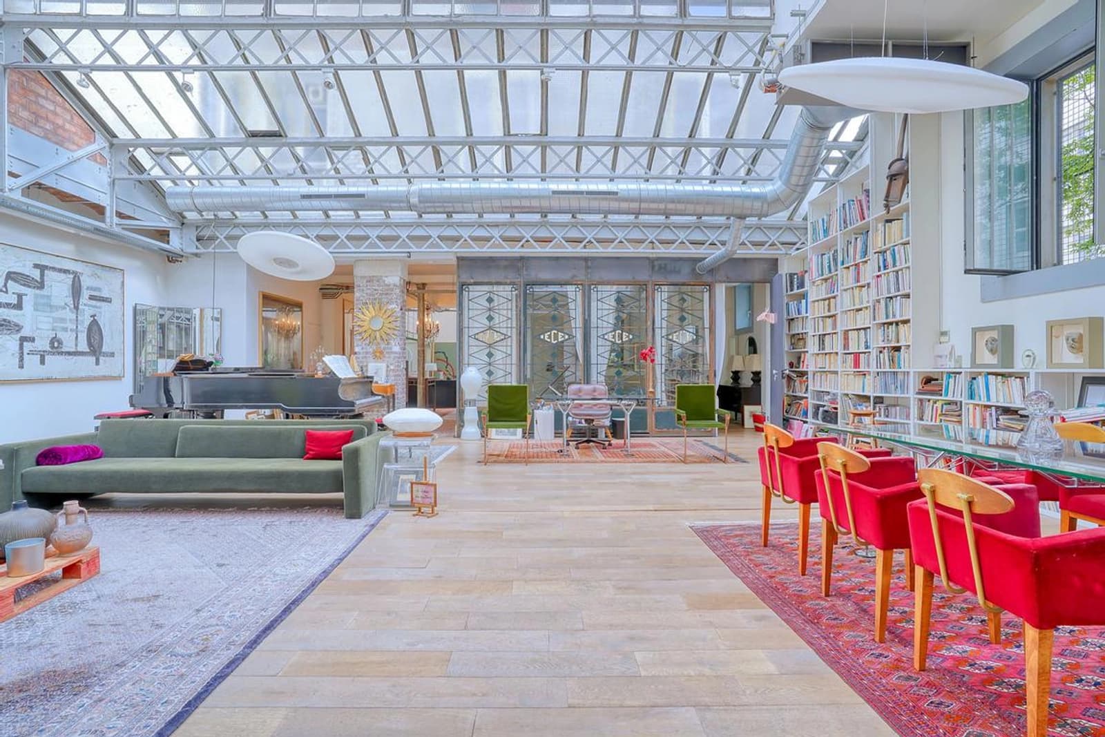 Salle de réunion dans Loft (240m²) sous une verrière Eiffel impressionnante - 0