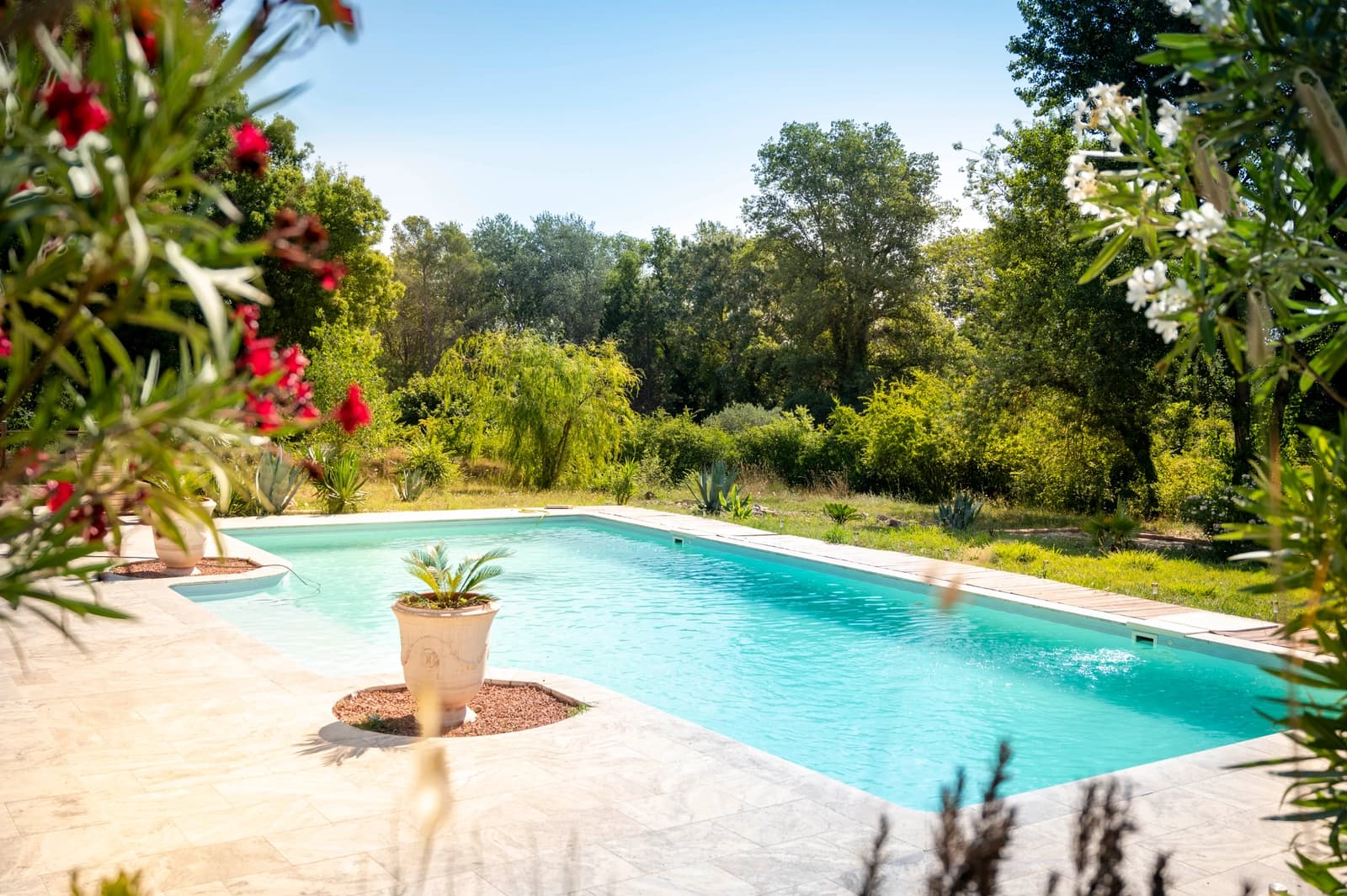 Salle de réunion dans Magnifique villa avec sa piscine privée scintillante - 1