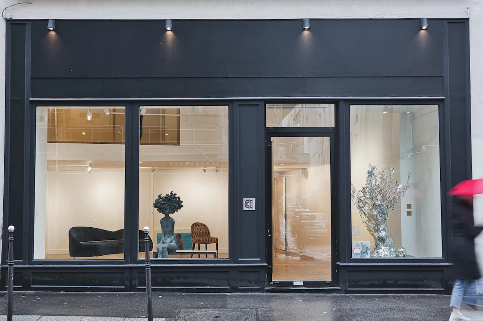 Space  Spacious, uncluttered gallery - 4