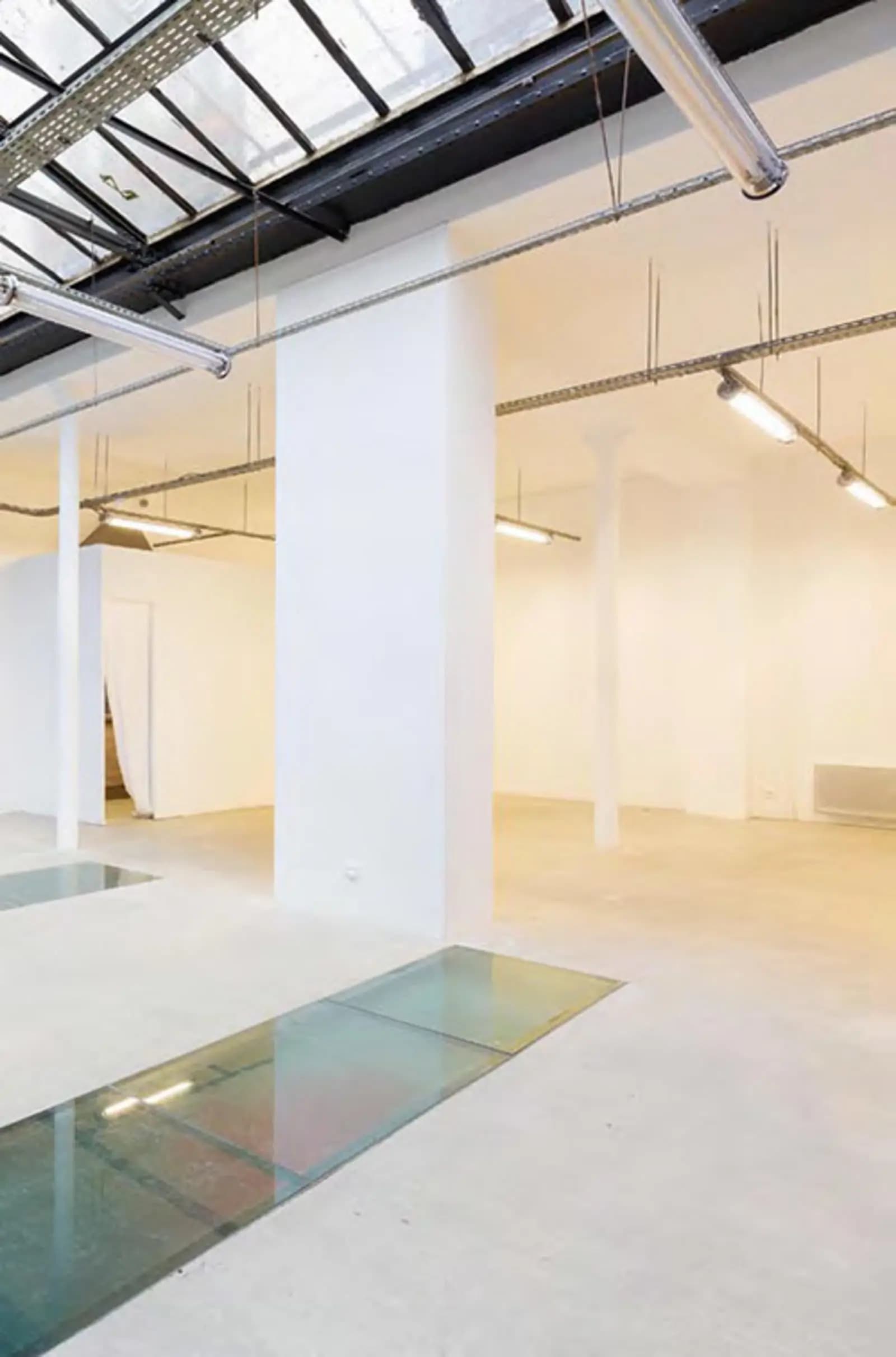 Espace Galerie d'art et sa grande verrière au cachet atypique - 3