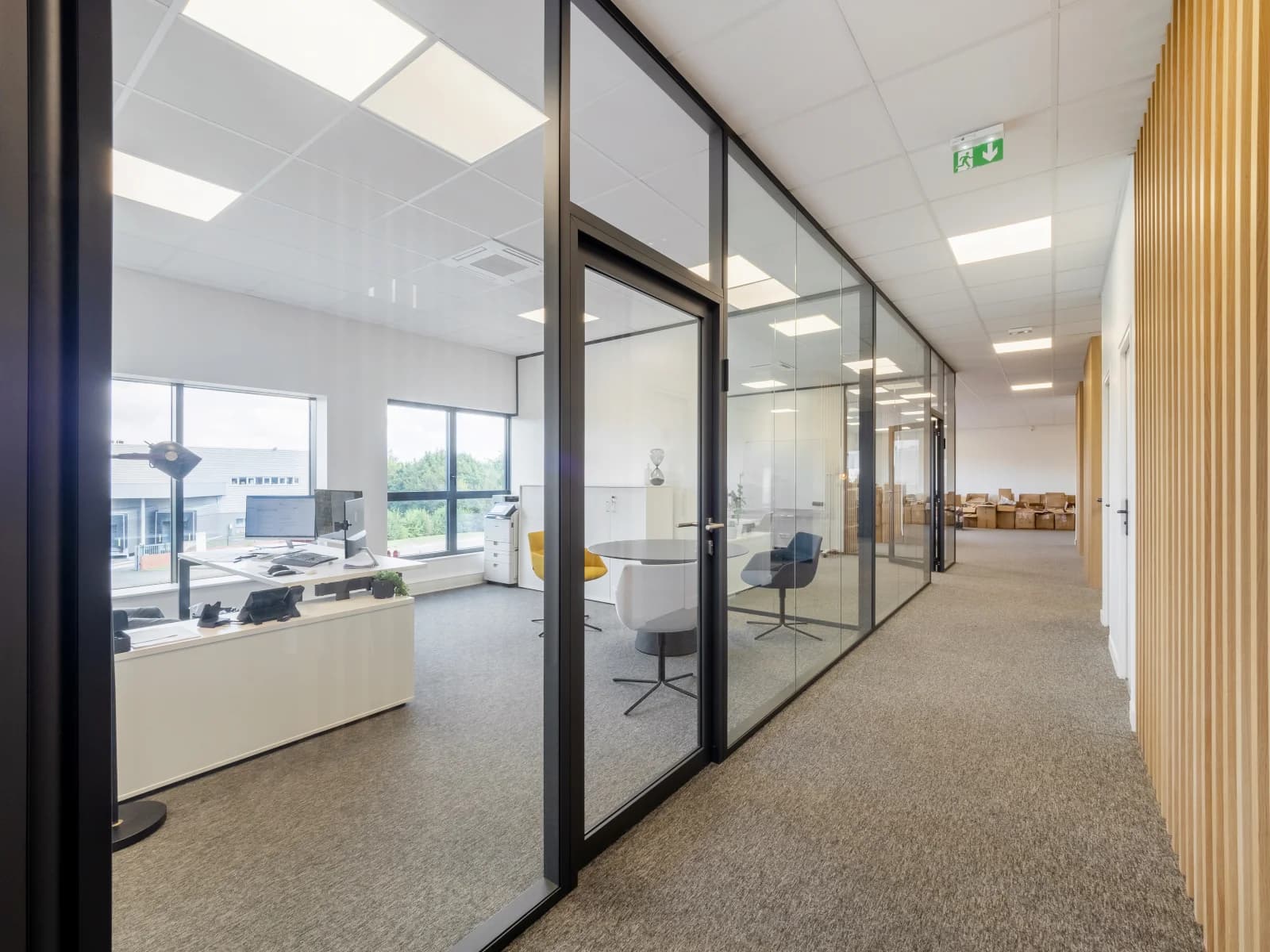 Espace Vaste entrepôt au style industriel marqué - 2