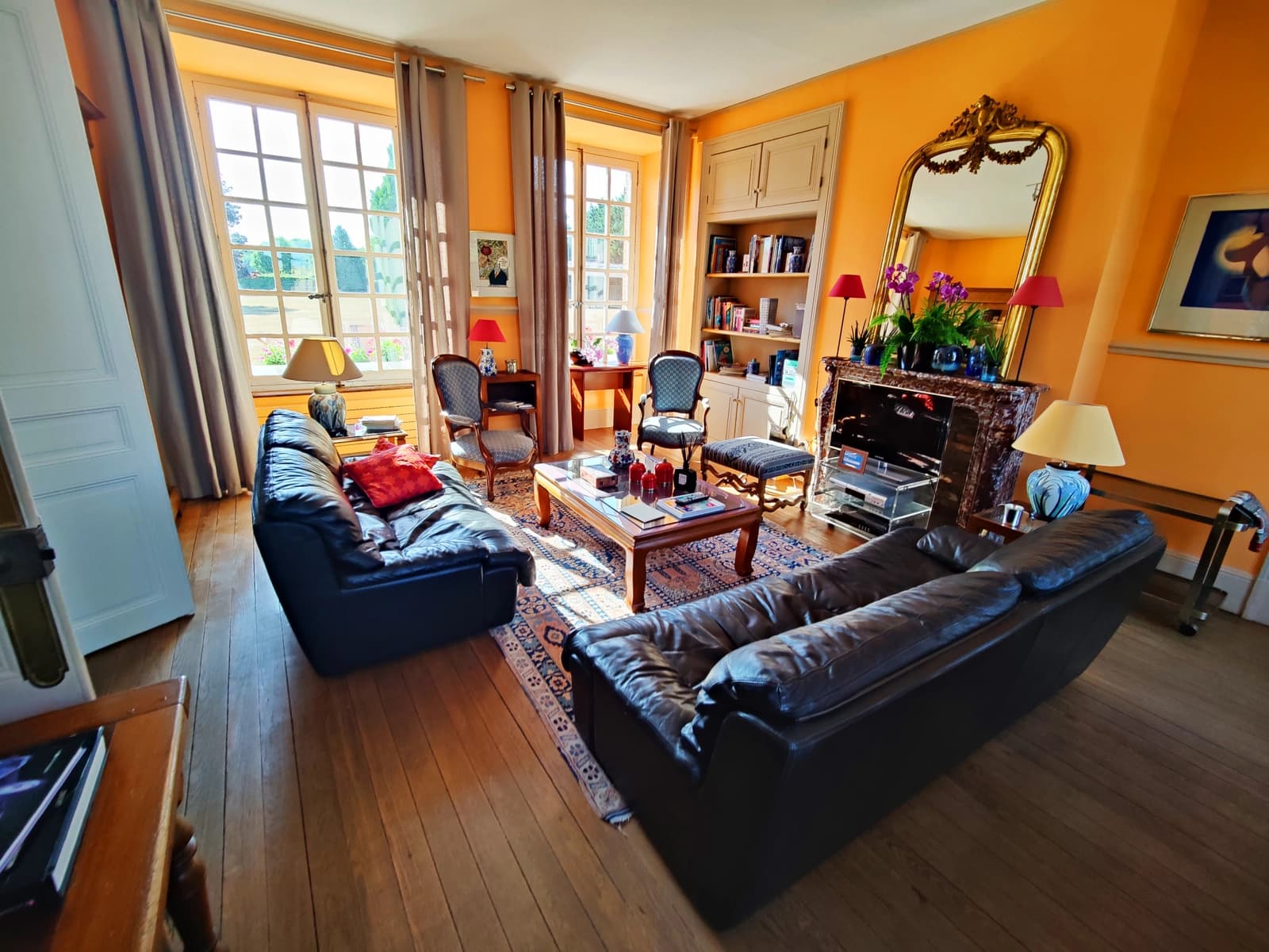Château avec piscine intérieure chauffée, luxe et détente