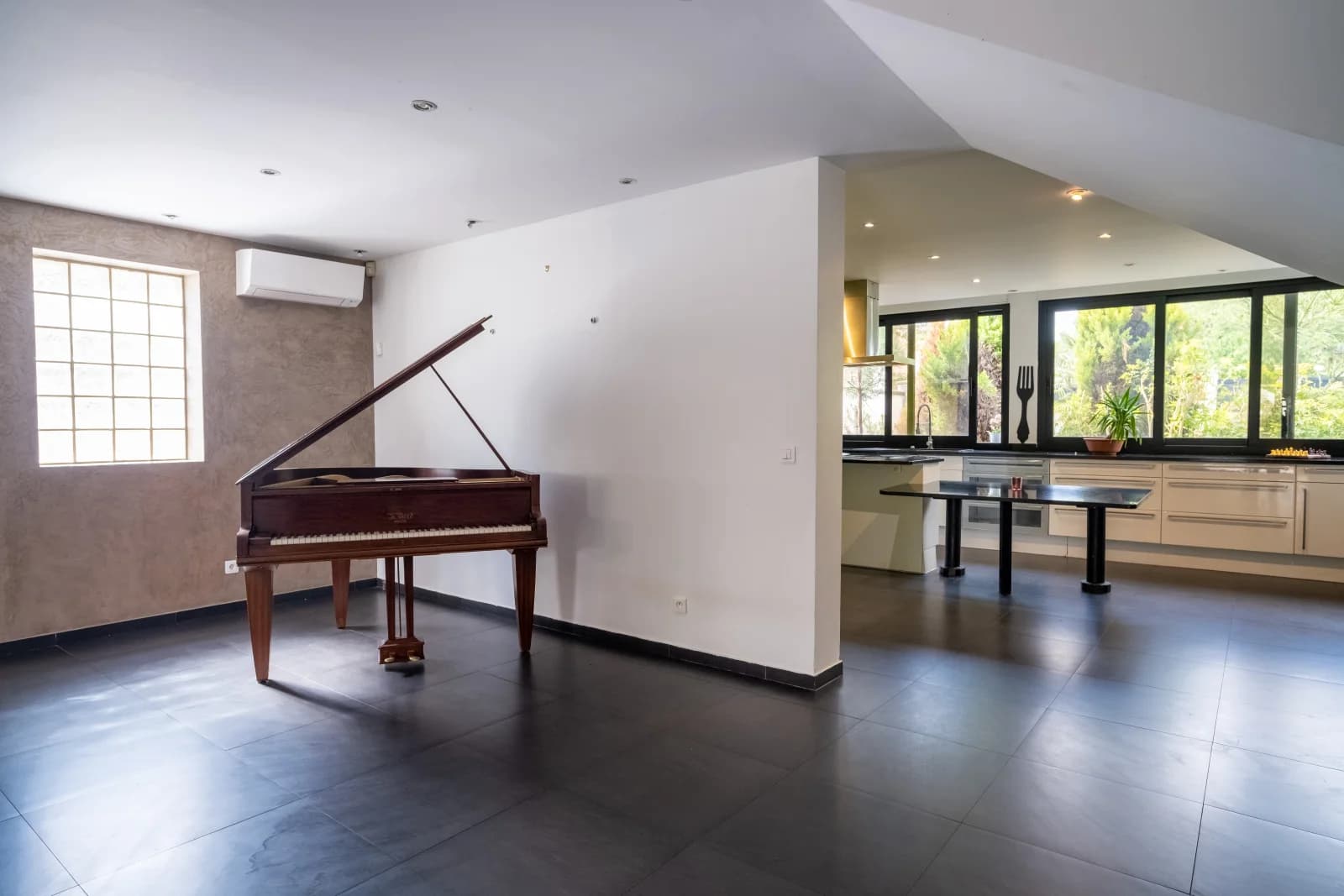 Espace Villa d'architecte aux lignes audacieuses et uniques - 1