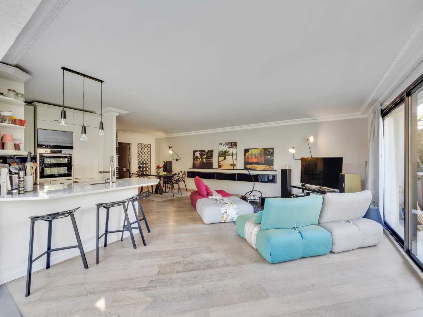 Living room in Large modern living room with garden, parking and forest - 1