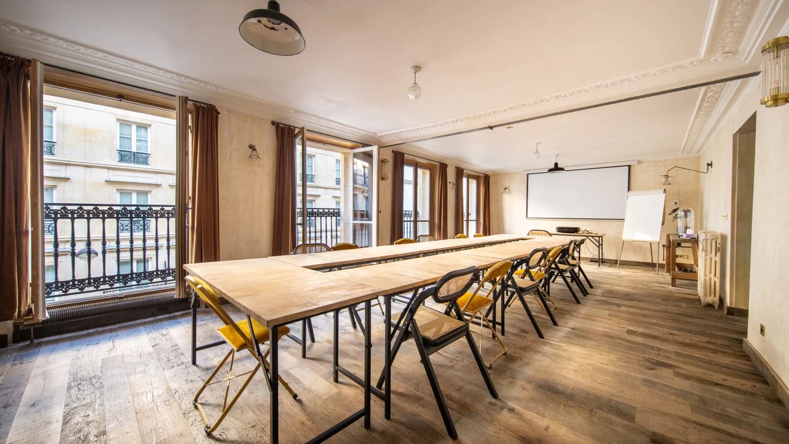 Espace Bureau vintage dans un ancien atelier - 1