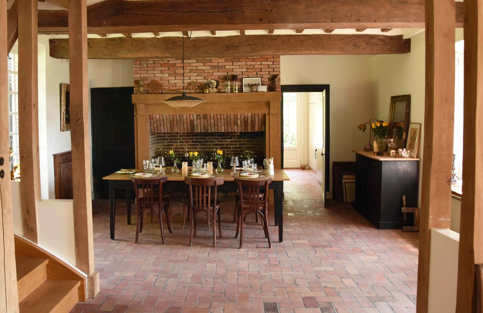 Salle de réunion dans Maison avec piscine, entourée d'une nature préservée - 1