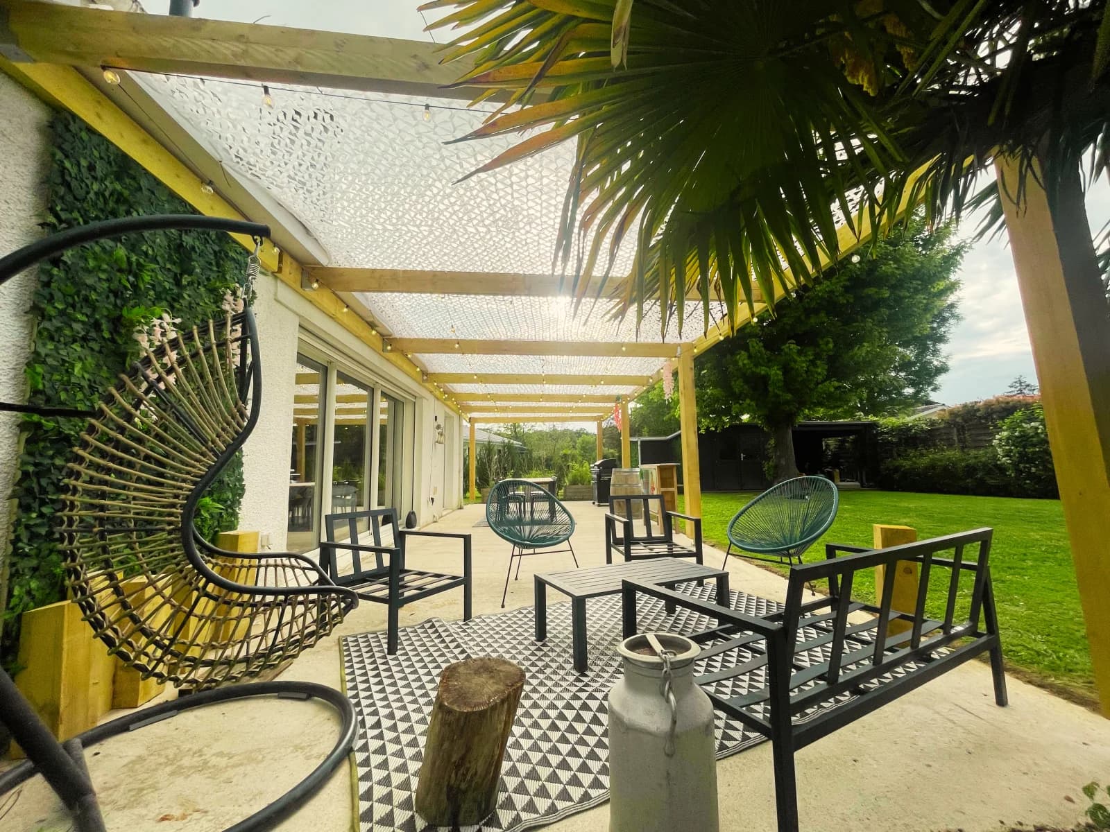 Espace Maison dans résidence américaine avec pergola ombragée - 3