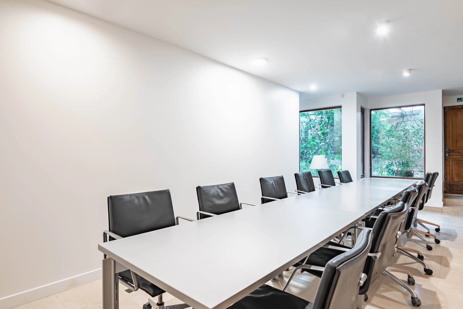 Salle de réunion dans Maison en meulière avec son jardin fleuri et paisible - 1