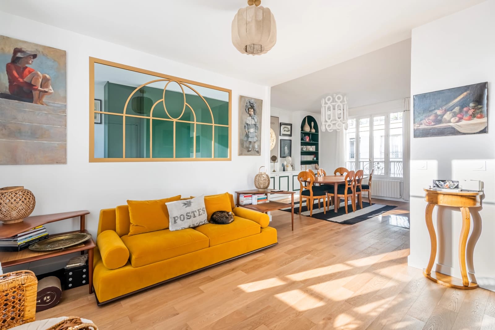 Space Colorful duplex: beautiful staircase and atypical fireplace - 3